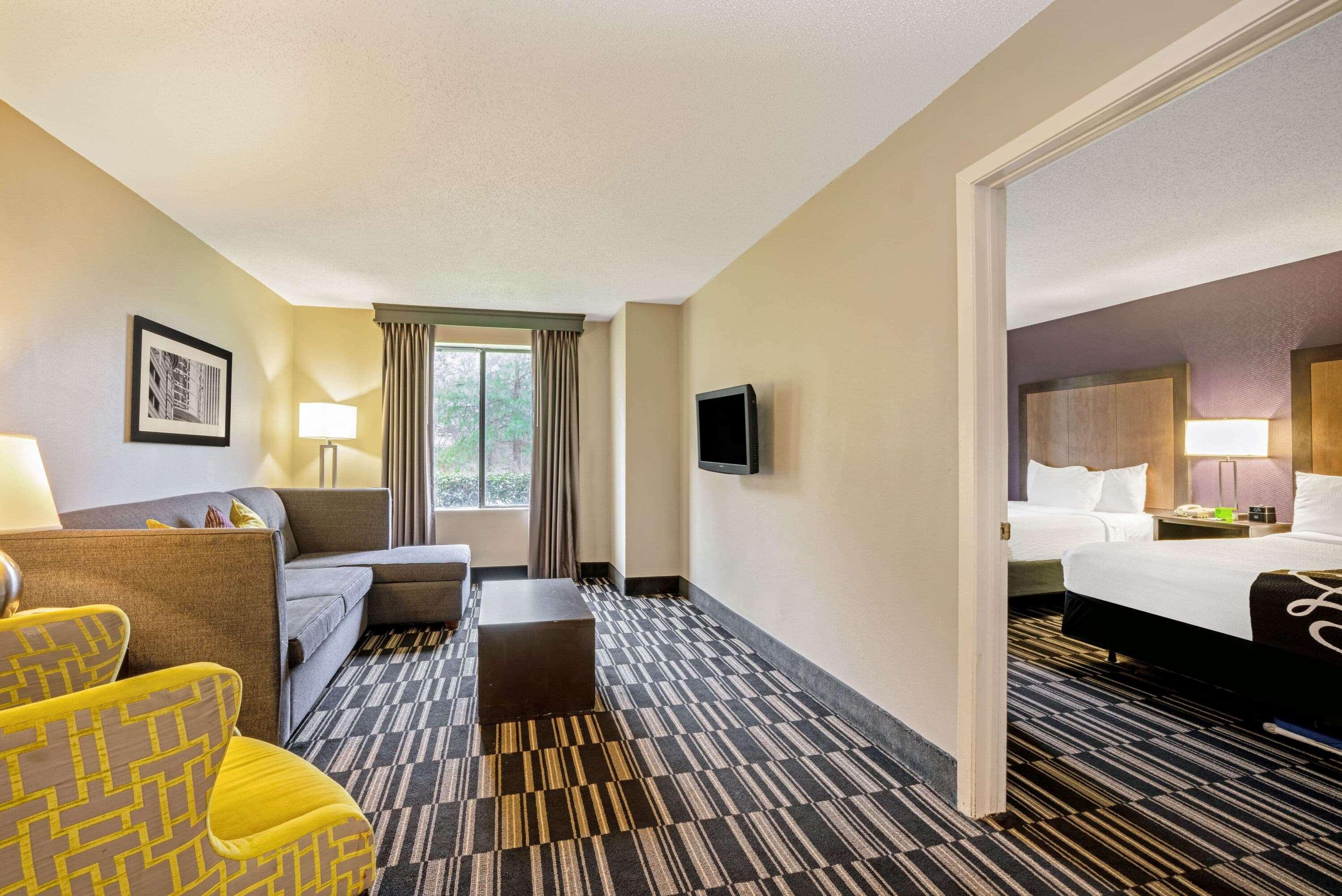 La Quinta Inn & Suites By Wyndham The Woodlands Spring Exterior photo