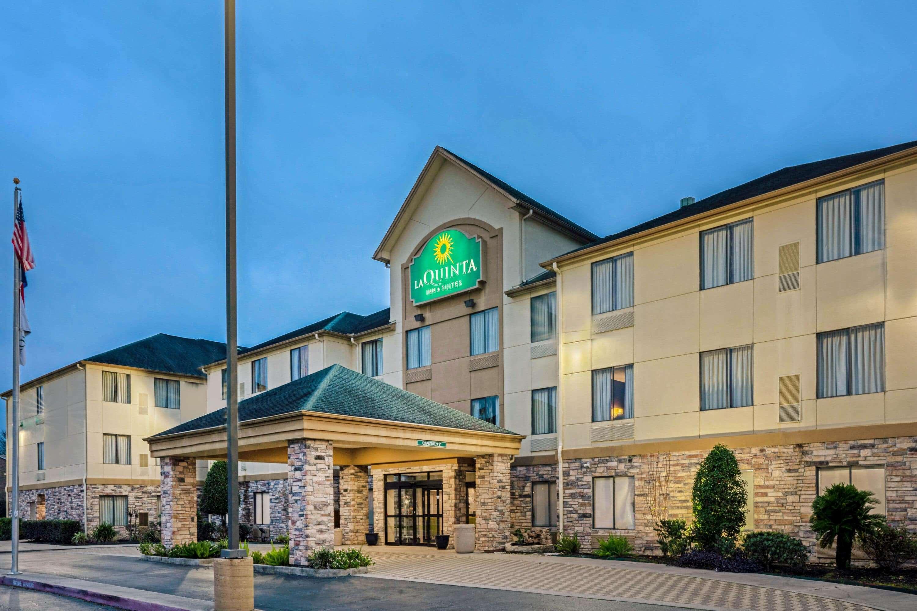 La Quinta Inn & Suites By Wyndham The Woodlands Spring Exterior photo