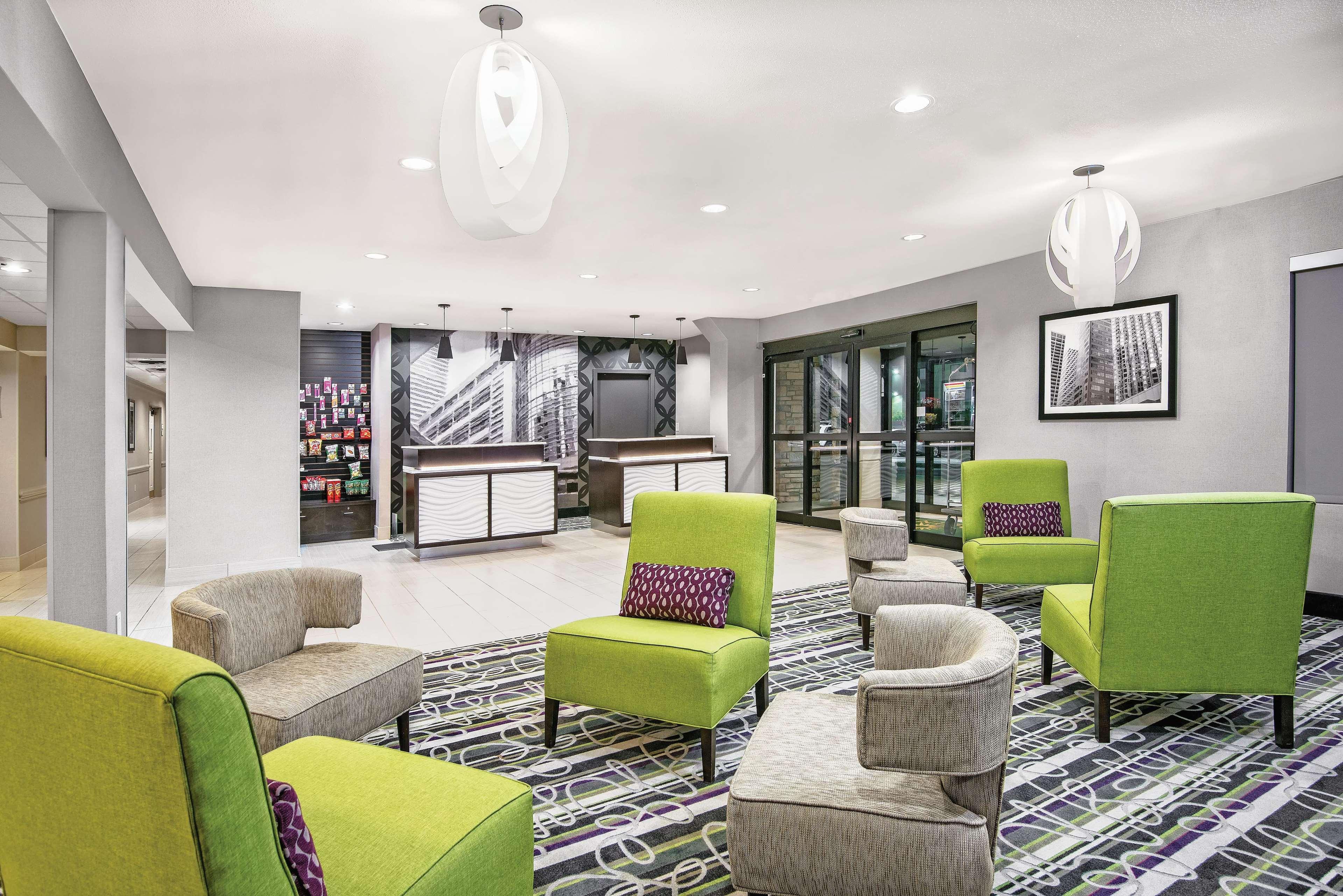 La Quinta Inn & Suites By Wyndham The Woodlands Spring Exterior photo