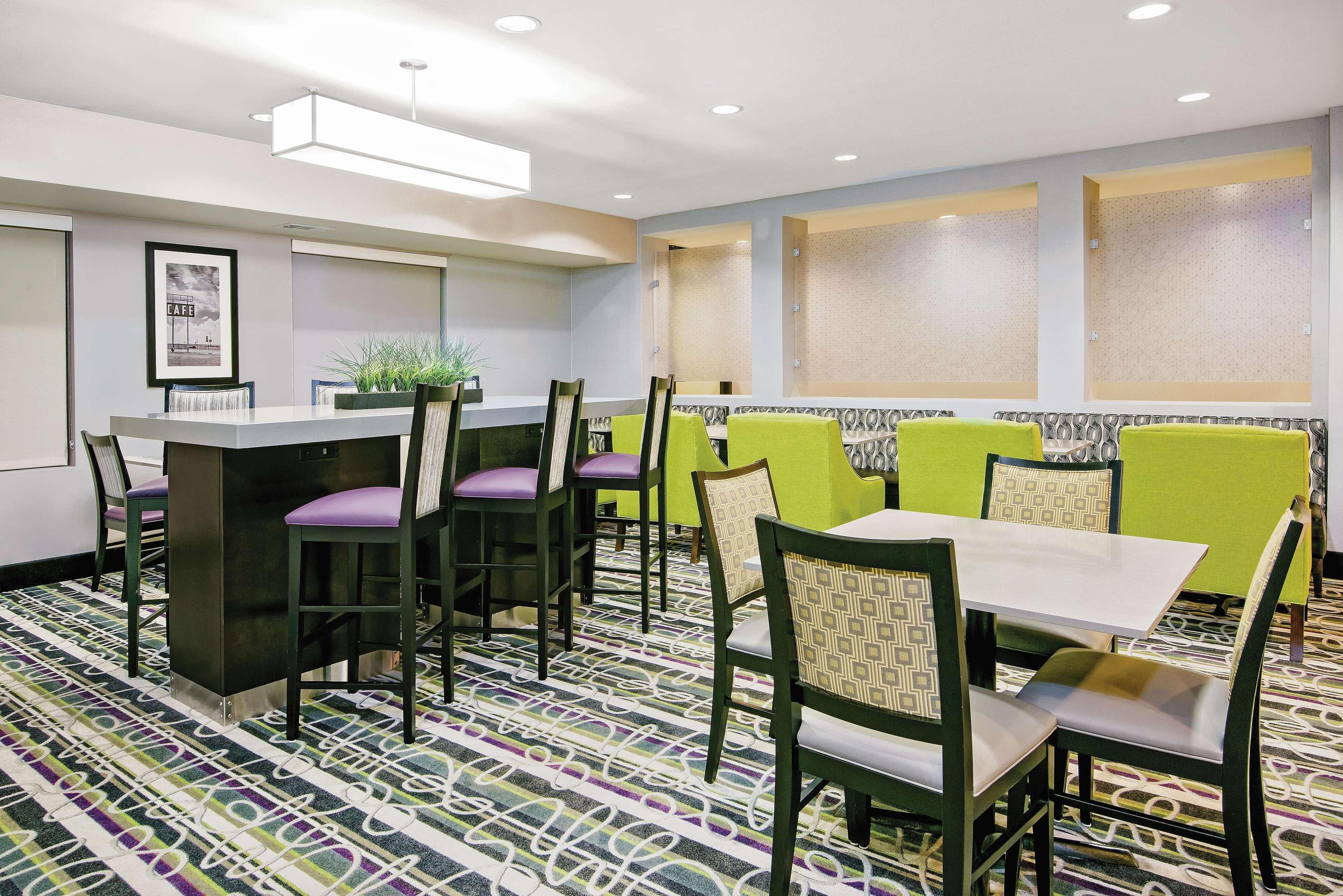 La Quinta Inn & Suites By Wyndham The Woodlands Spring Exterior photo