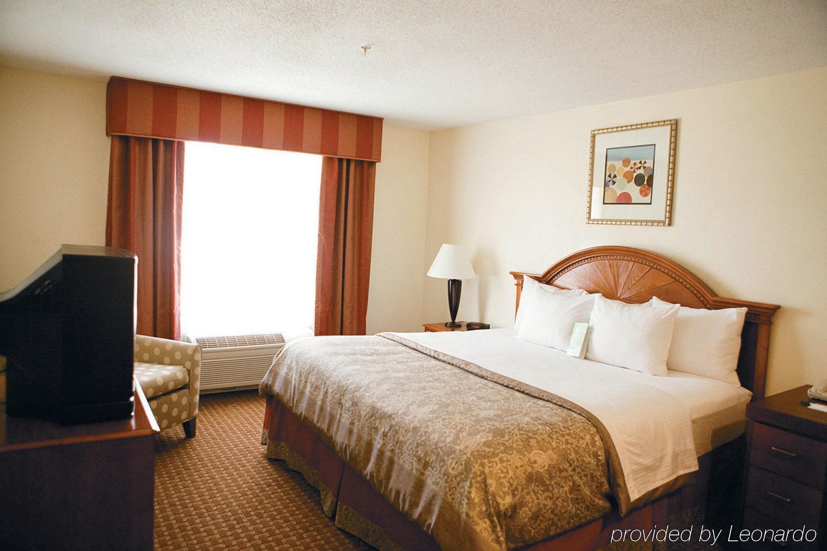 La Quinta Inn & Suites By Wyndham The Woodlands Spring Exterior photo